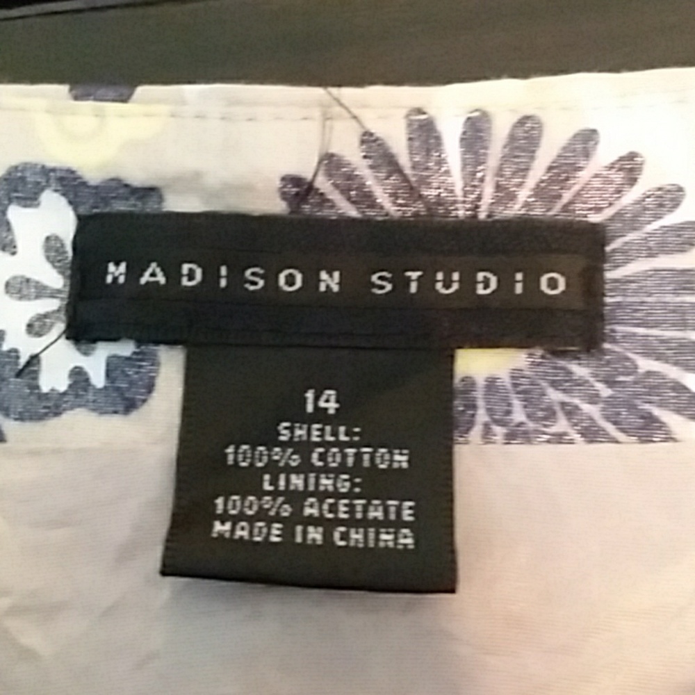 Madison Studio very flared - Picture 3 of 7